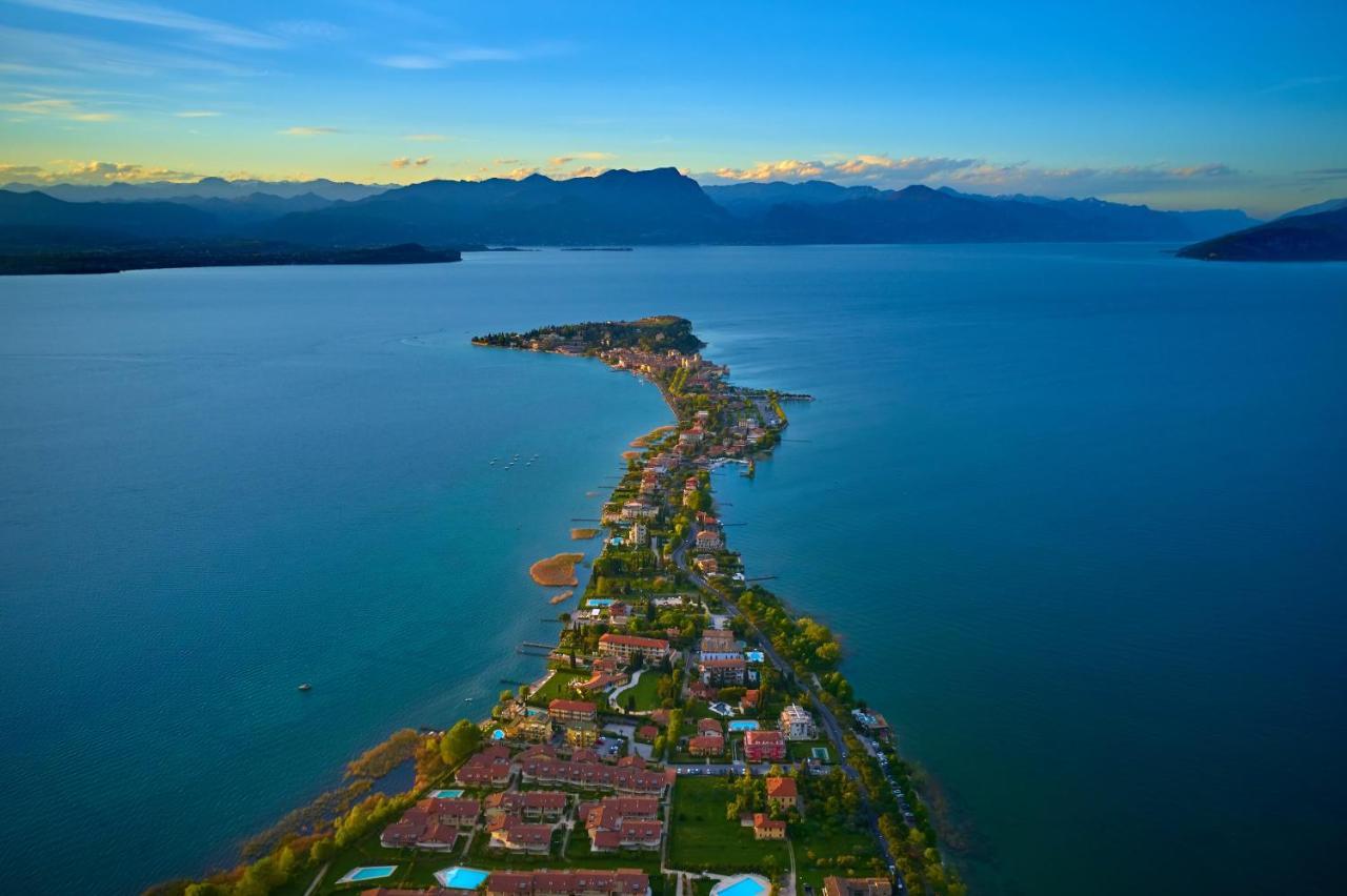 Free Parking - Blue Apartment Vicino Al Centro Sirmione Exterior photo