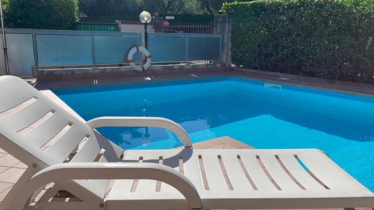 Free Parking - Blue Apartment Vicino Al Centro Sirmione Exterior photo